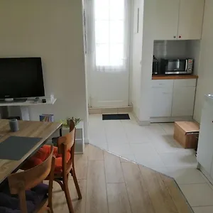 Petite Maisonnette Atypique Et Son Jardinet Corps-Nuds